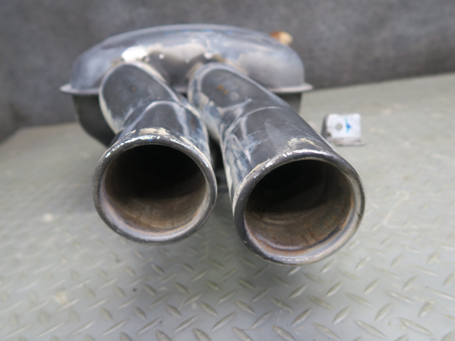 2006-2010 BMW E63 E64 M6 Rear Left & Right Exhaust Muffler w Tips Set of 2