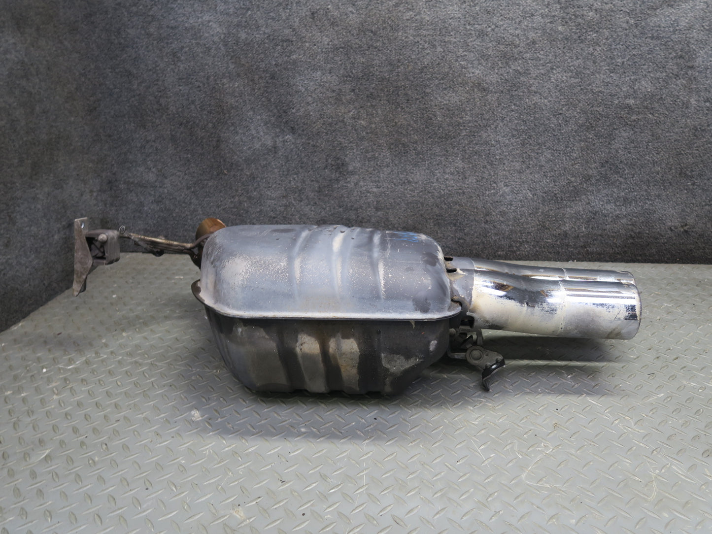 2006-2010 BMW E63 E64 M6 Rear Left & Right Exhaust Muffler w Tips Set of 2