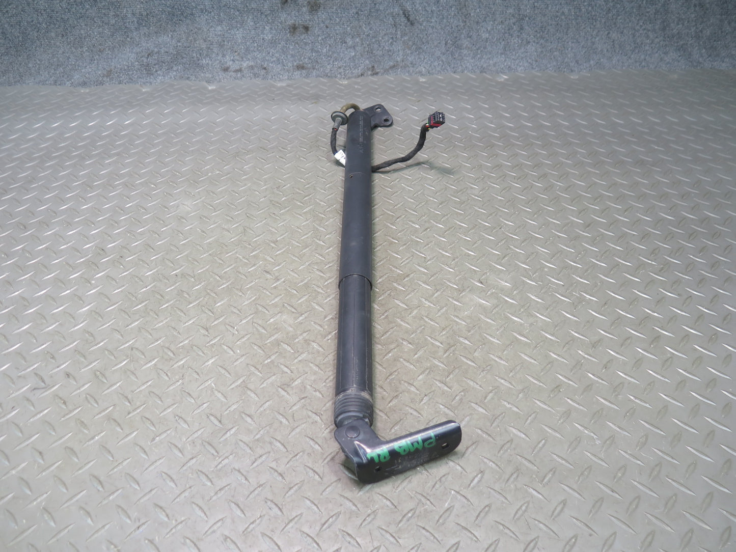 2015-2018 Porsche Macan Rear Left & Right Power Hatch Liftgate Strut Shock Set