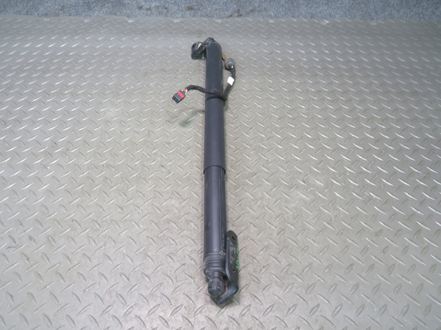 2015-2018 Porsche Macan Rear Left & Right Power Hatch Liftgate Strut Shock Set