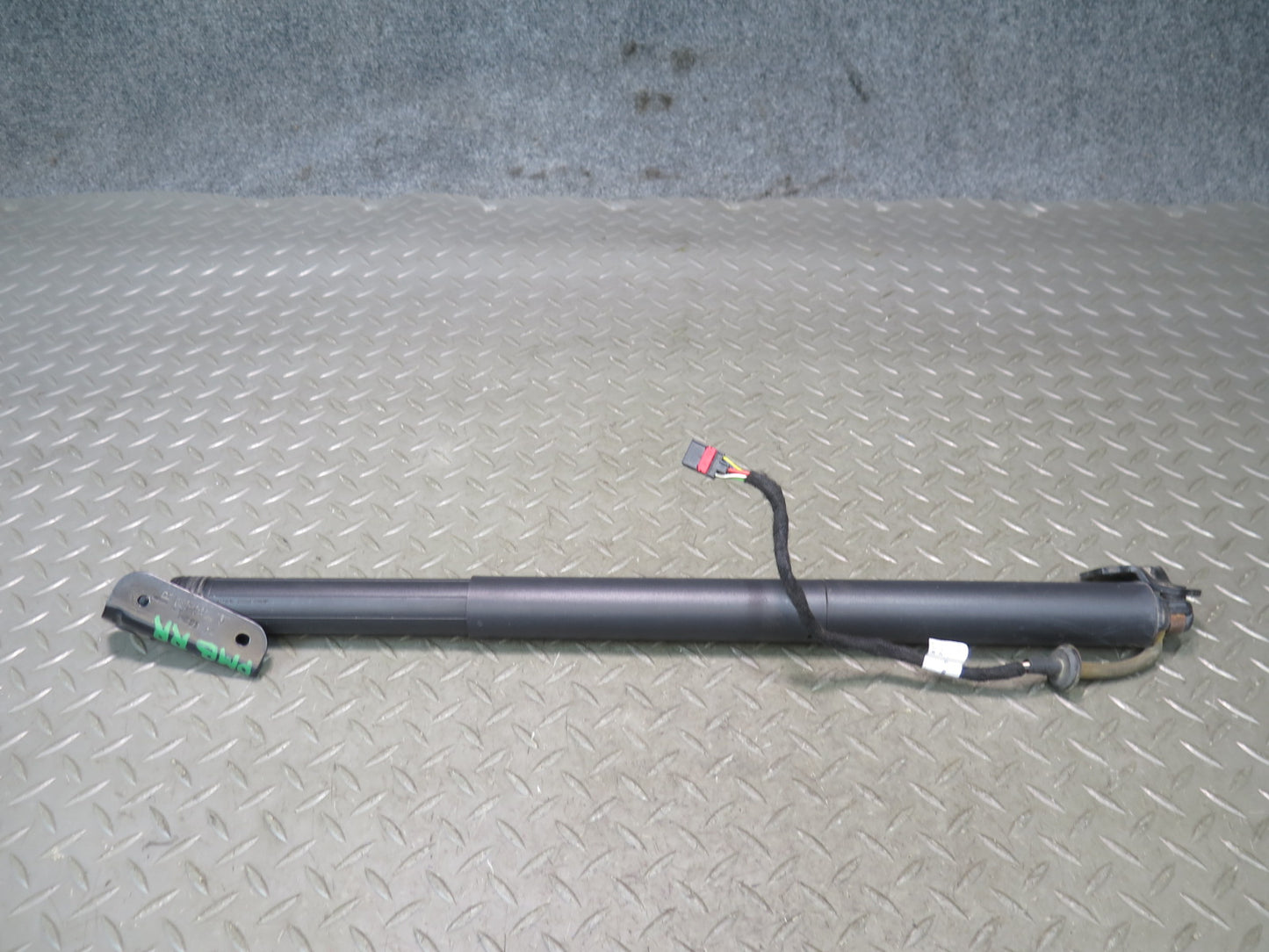 2015-2018 Porsche Macan Rear Left & Right Power Hatch Liftgate Strut Shock Set
