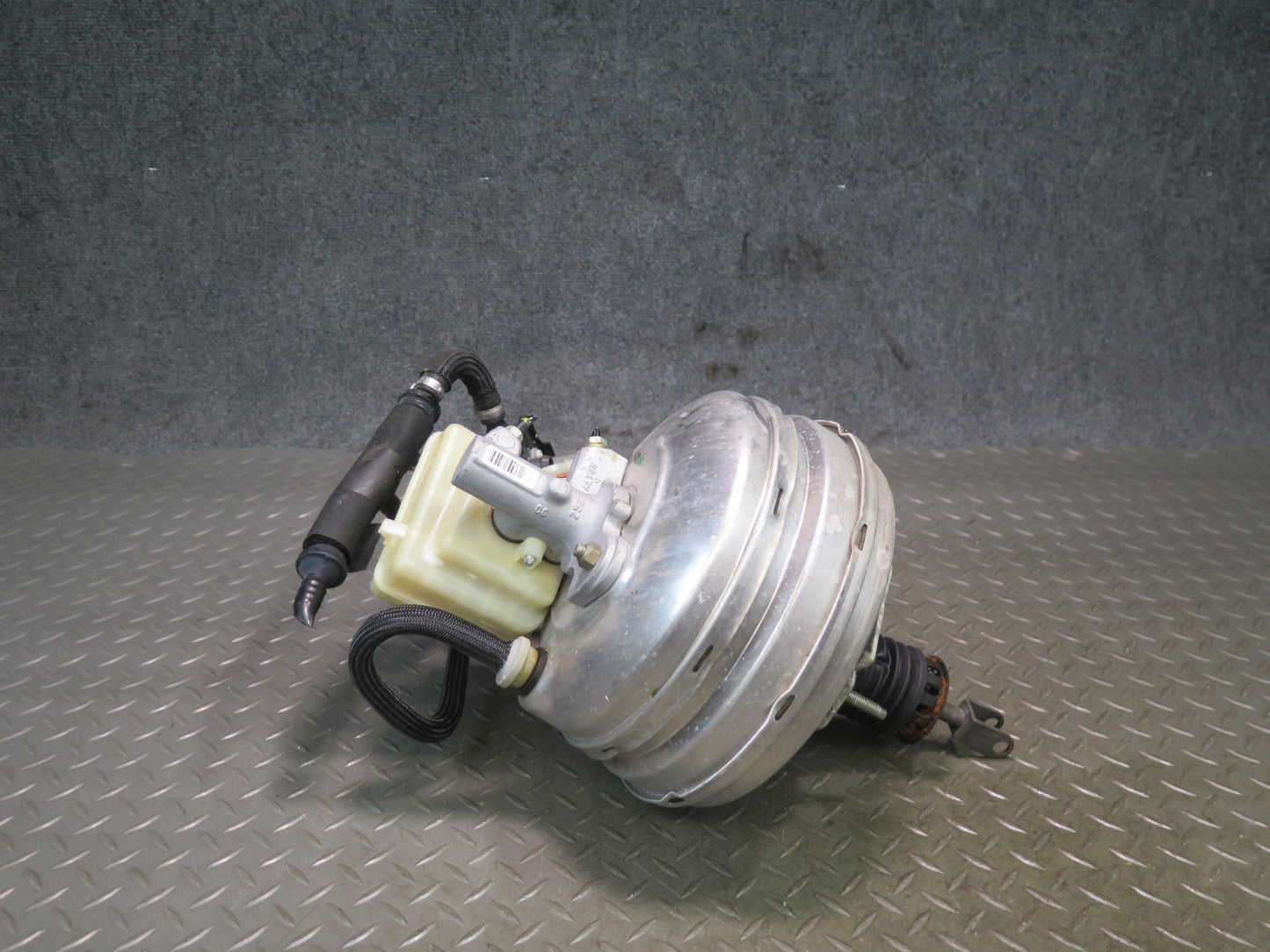 2006-2010 BMW E63 E64 M6 Brake Master Cylinder Booster Reservoir w Vacuum Pump