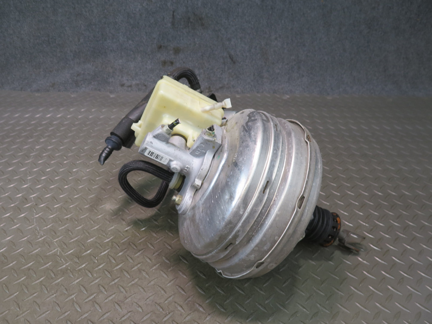 2006-2010 BMW E63 E64 M6 Brake Master Cylinder Booster Reservoir w Vacuum Pump
