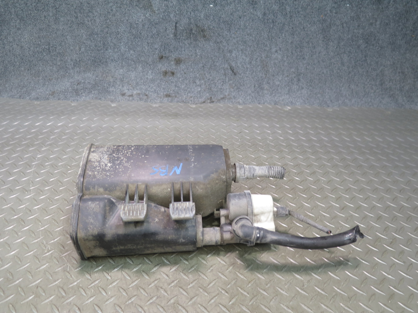 2006-2010 BMW E63 E64 M6 Fuel Evap Vapor Charcoal Canister