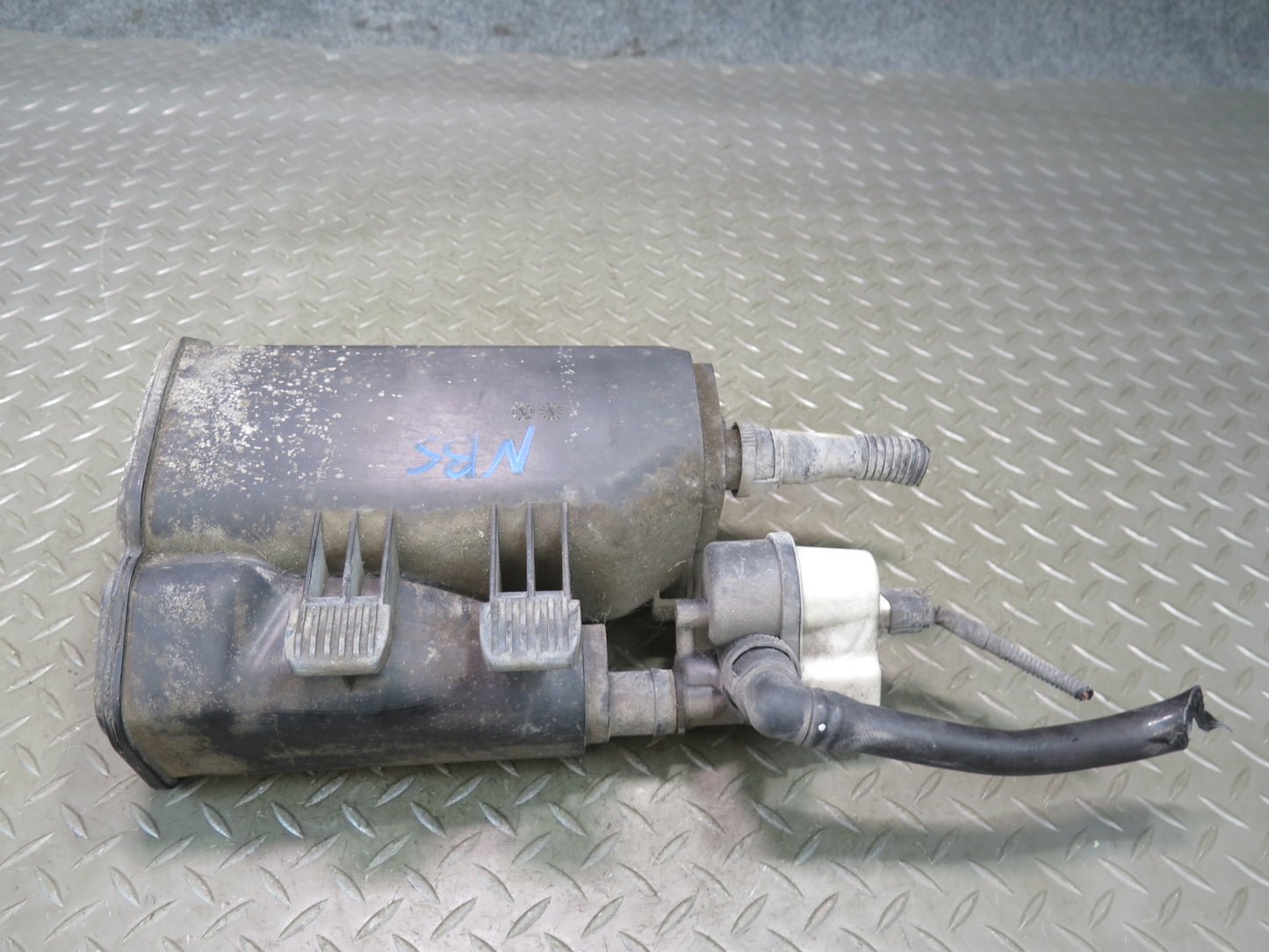 2006-2010 BMW E63 E64 M6 Fuel Evap Vapor Charcoal Canister