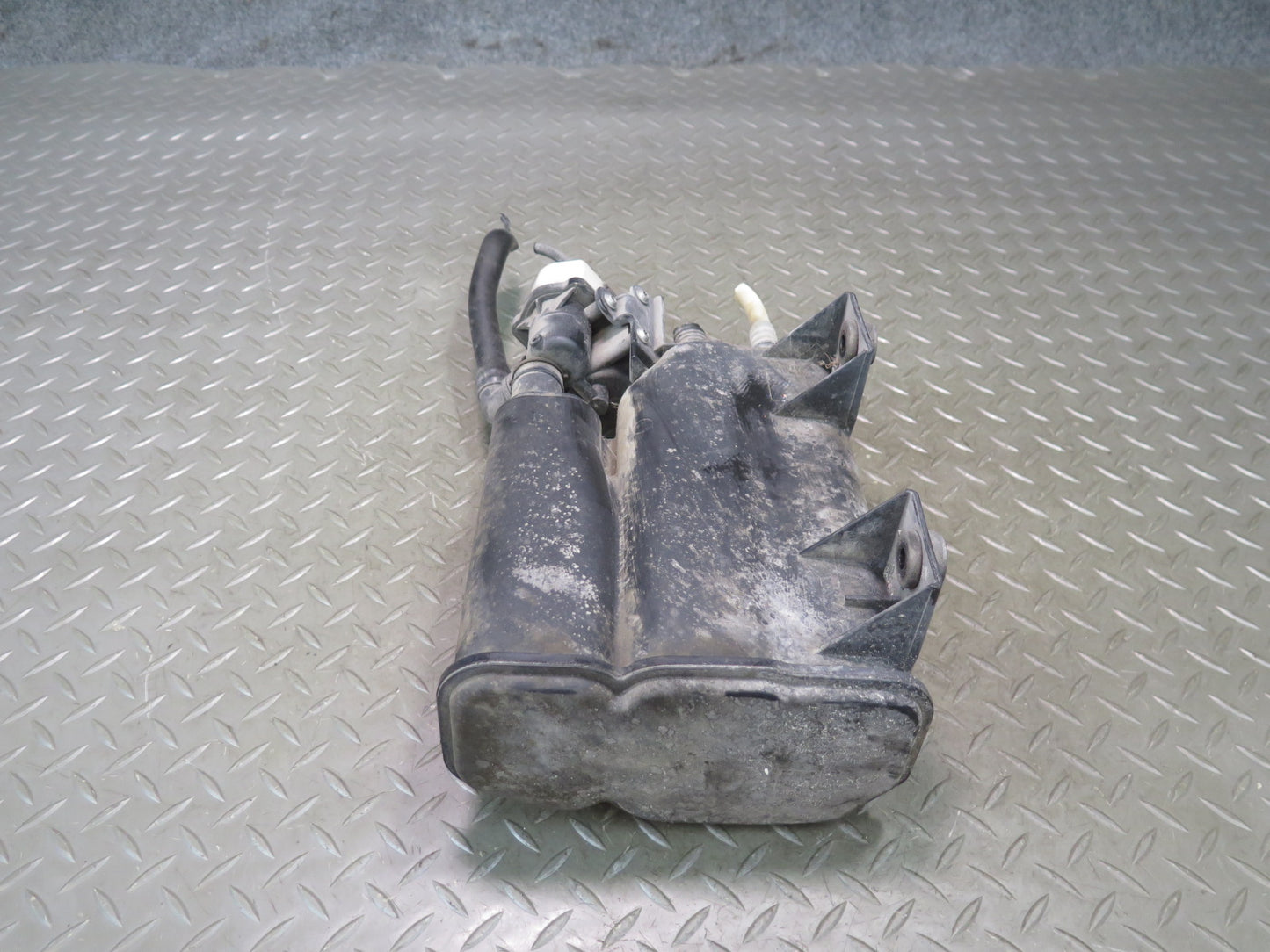 2006-2010 BMW E63 E64 M6 Fuel Evap Vapor Charcoal Canister