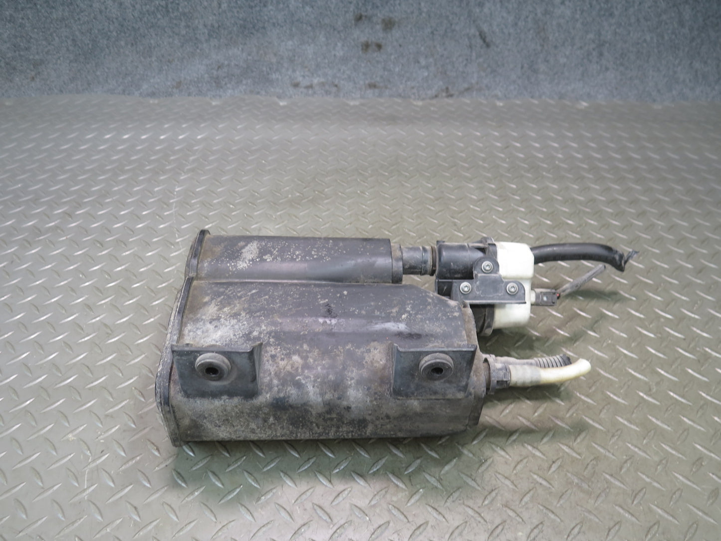 2006-2010 BMW E63 E64 M6 Fuel Evap Vapor Charcoal Canister