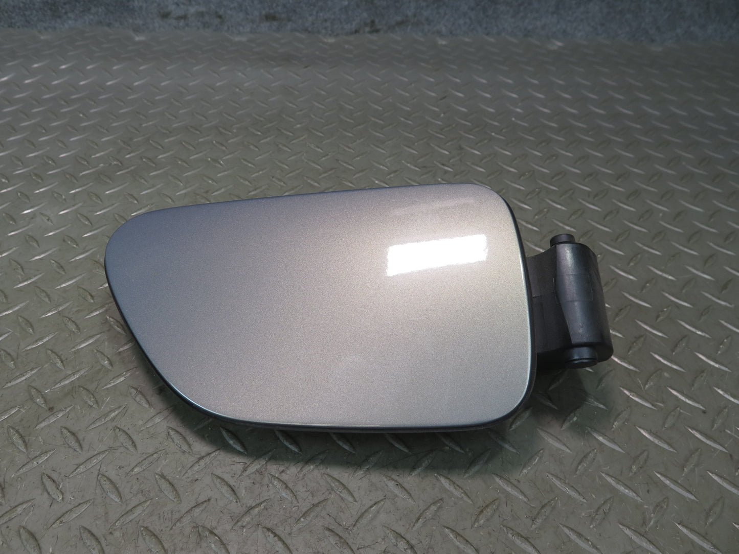 2006-2010 BMW E63 E64 M6 Fuel Tank Filler Door Lid w Hinge 7009382