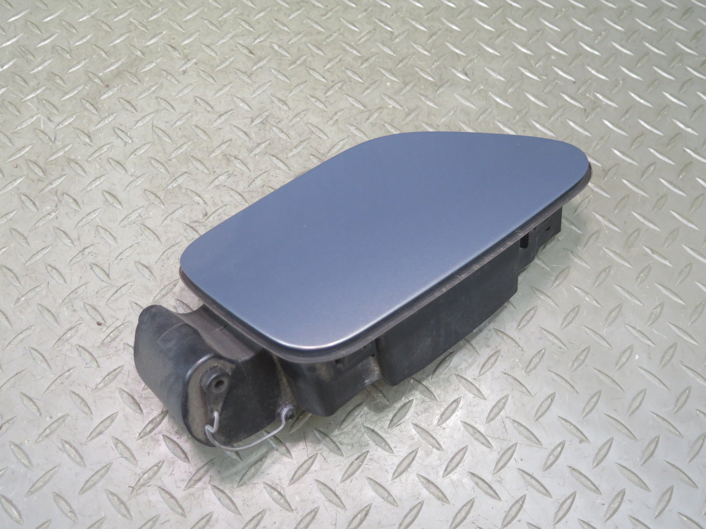 2006-2010 BMW E63 E64 M6 Fuel Tank Filler Door Lid w Hinge 7009382