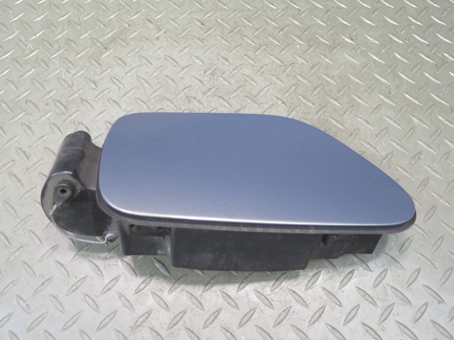 2006-2010 BMW E63 E64 M6 Fuel Tank Filler Door Lid w Hinge 7009382