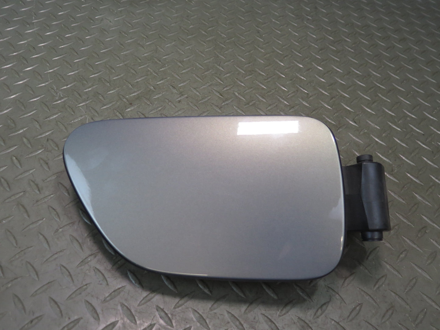 2006-2010 BMW E63 E64 M6 Fuel Tank Filler Door Lid w Hinge 7009382