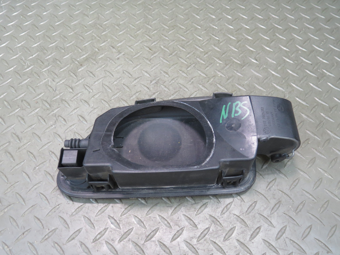 2006-2010 BMW E63 E64 M6 Fuel Tank Filler Door Lid w Hinge 7009382