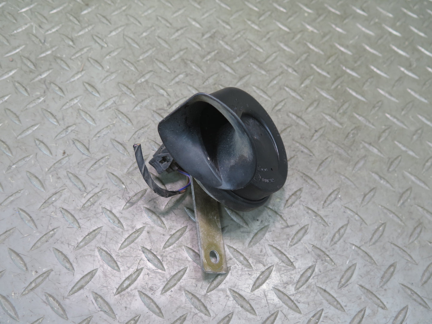 94-99 BMW E36 328iC Set of 2 High & Low Tone Note Pitch Horn Signal OEM