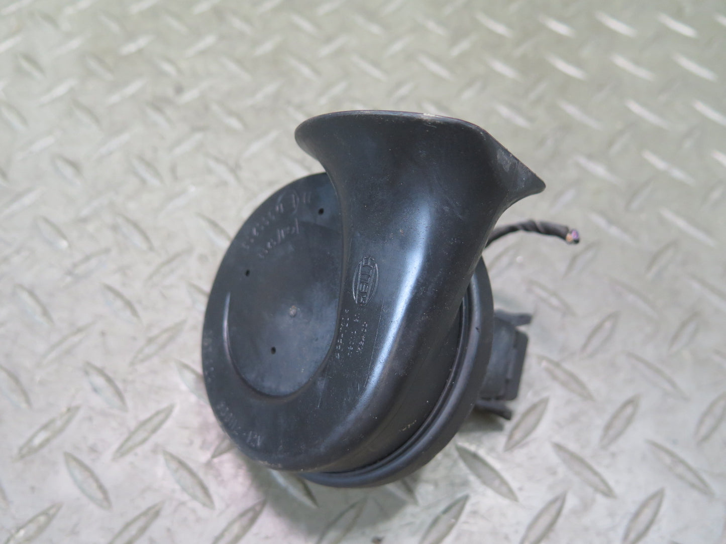 94-99 BMW E36 328iC Set of 2 High & Low Tone Note Pitch Horn Signal OEM