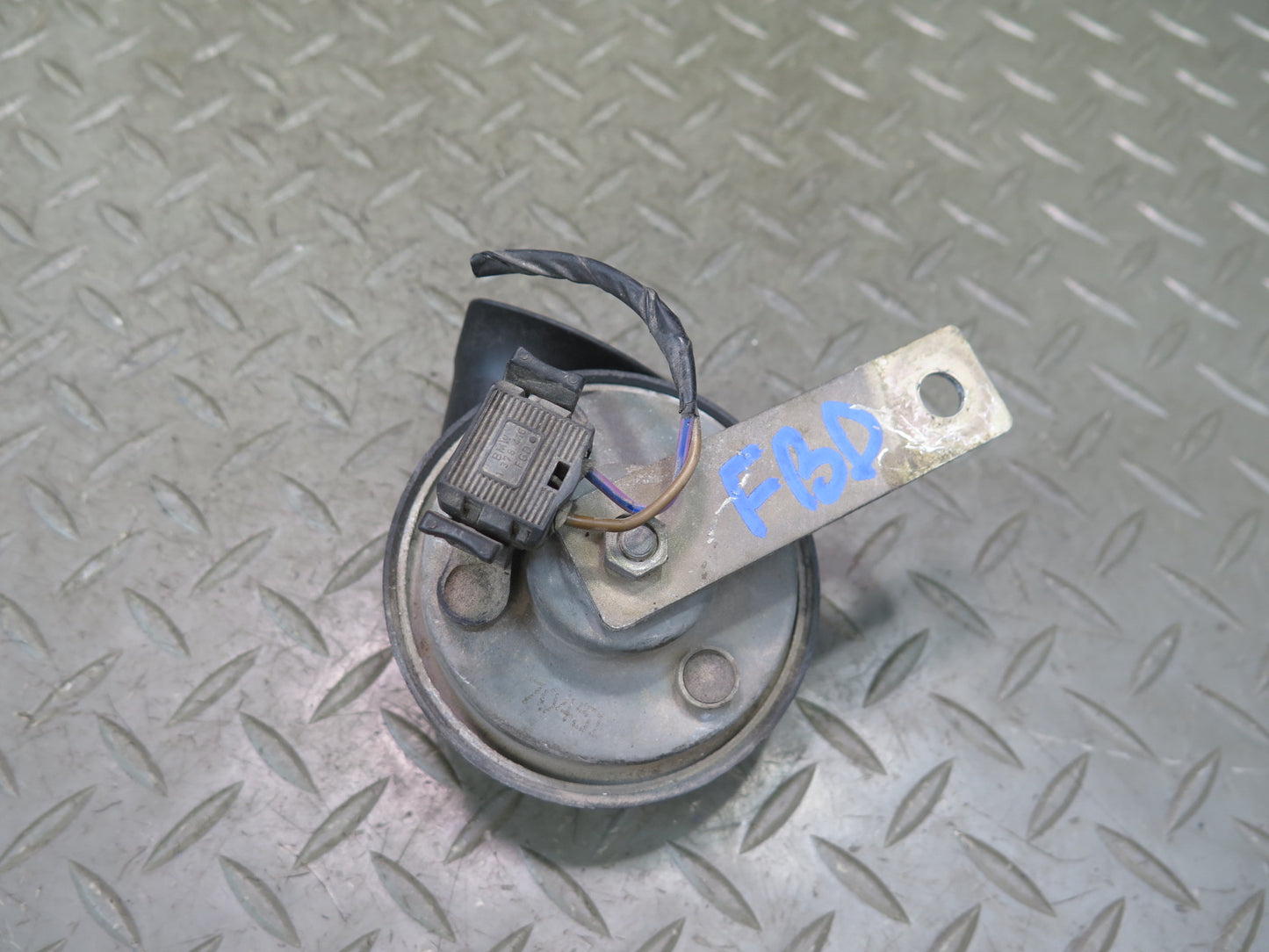 94-99 BMW E36 328iC Set of 2 High & Low Tone Note Pitch Horn Signal OEM