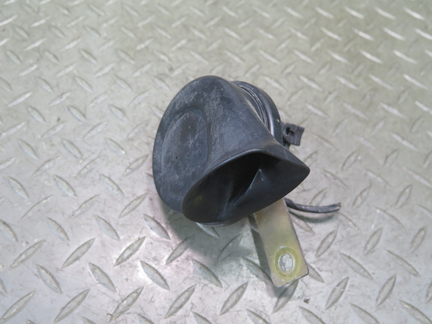 94-99 BMW E36 328iC Set of 2 High & Low Tone Note Pitch Horn Signal OEM