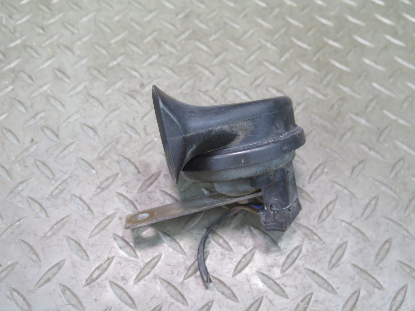 94-99 BMW E36 328iC Set of 2 High & Low Tone Note Pitch Horn Signal OEM