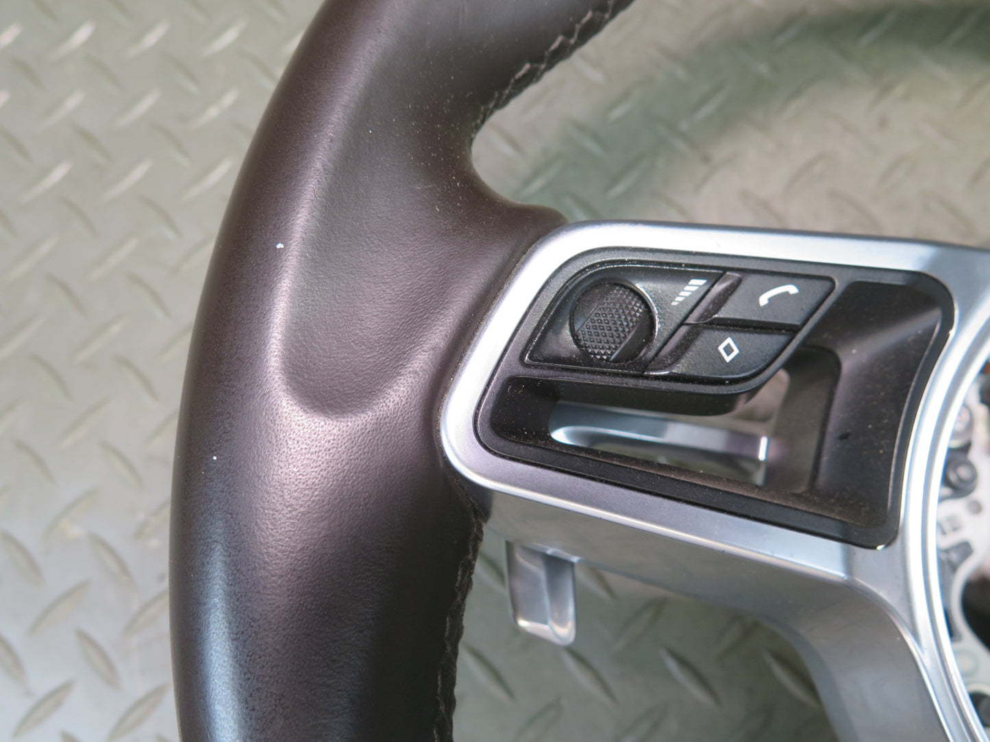 2015-2018 Porsche Macan Leather Steering w Controls & Paddles