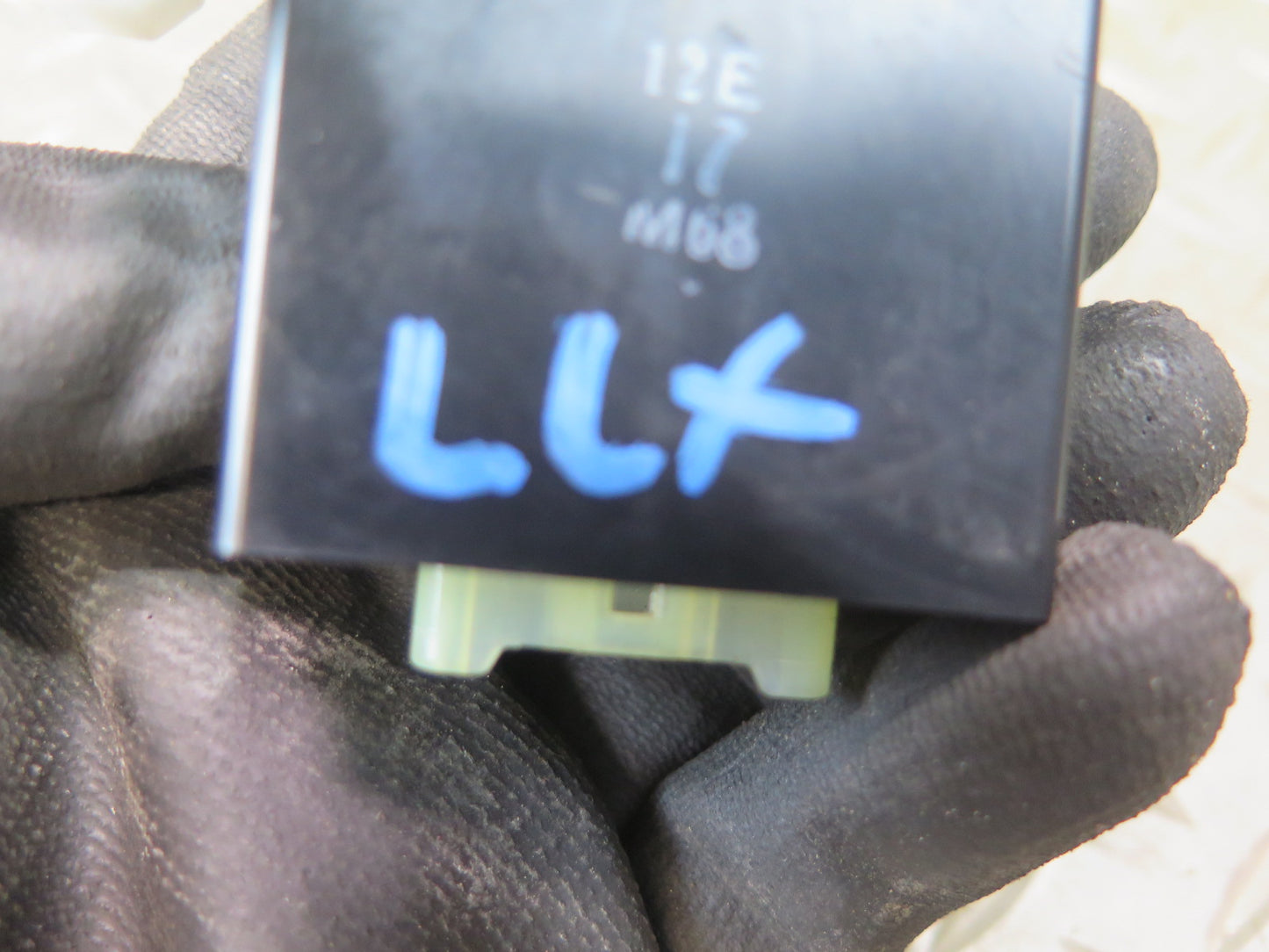1998-2007 Lexus J100 LX470 Transmission Relay Control Module 89531-60050