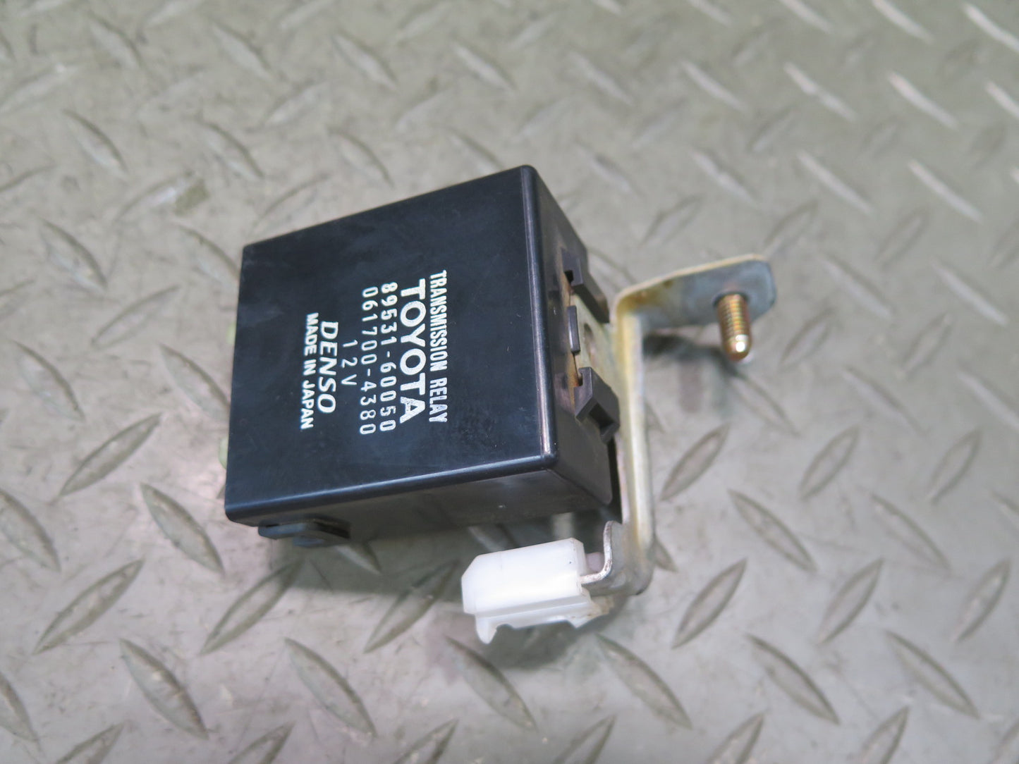 1998-2007 Lexus J100 LX470 Transmission Relay Control Module 89531-60050