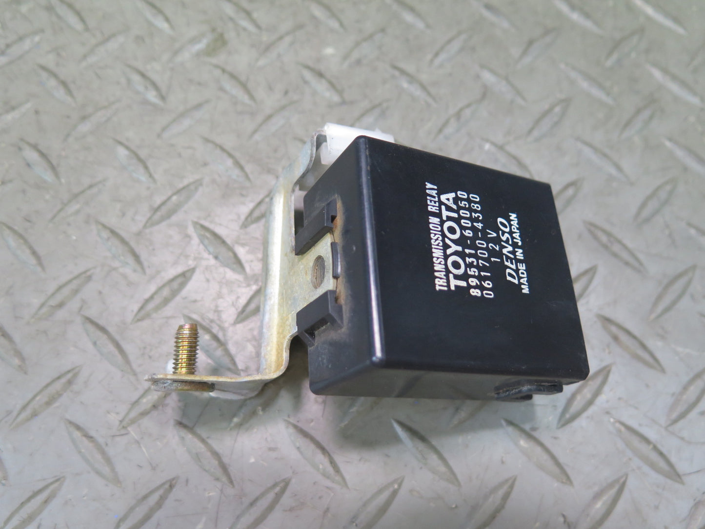 1998-2007 Lexus J100 LX470 Transmission Relay Control Module 89531-60050