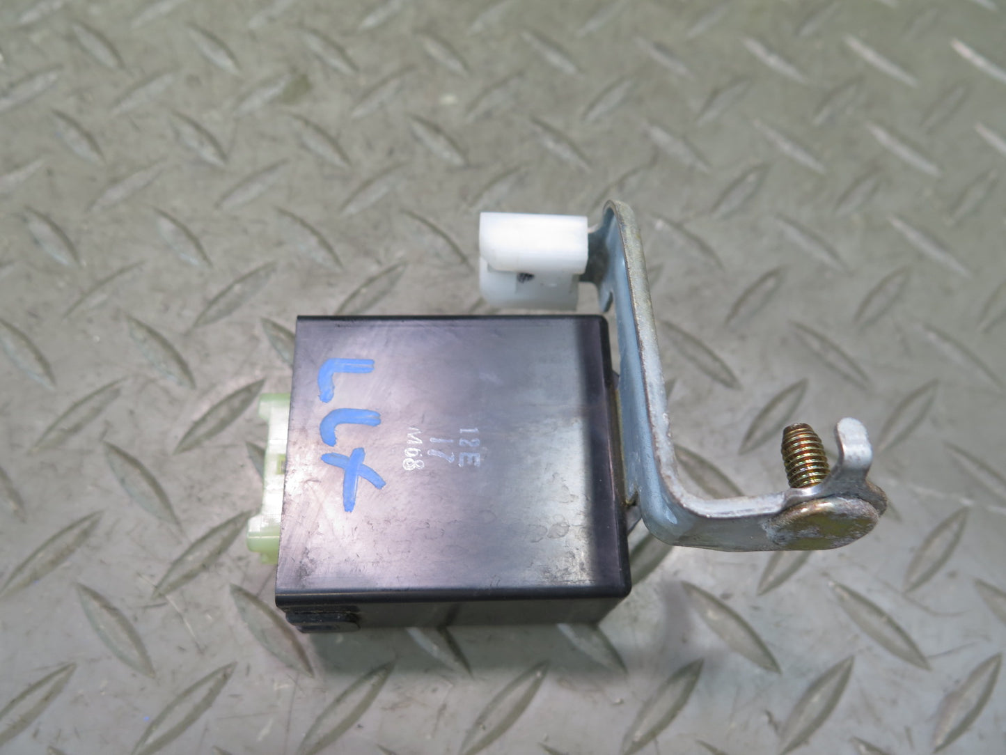 1998-2007 Lexus J100 LX470 Transmission Relay Control Module 89531-60050
