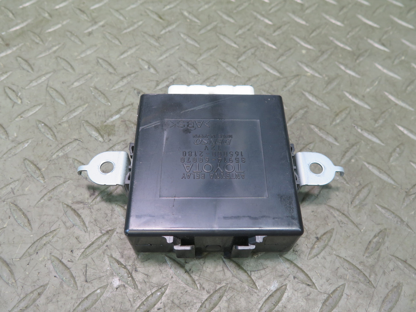 1998-2007 Lexus UZJ100L LX470 Antenna Relay Control Module Unit 85914-60070