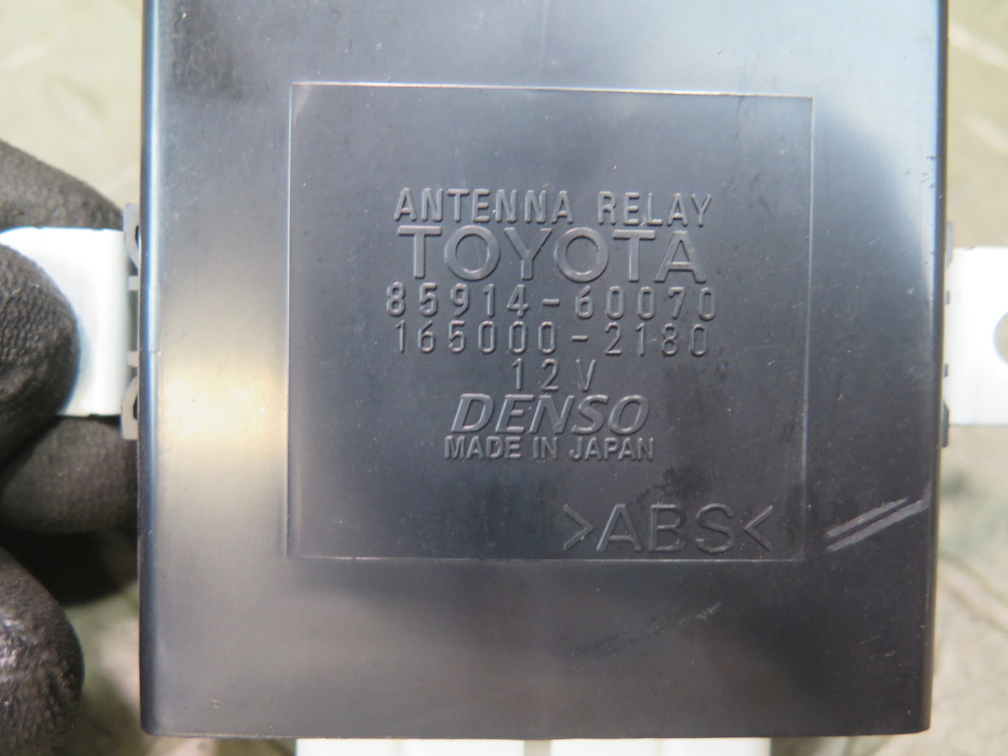1998-2007 Lexus UZJ100L LX470 Antenna Relay Control Module Unit 85914-60070