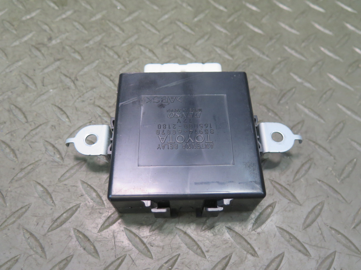 1998-2007 Lexus UZJ100L LX470 Antenna Relay Control Module Unit 85914-60070