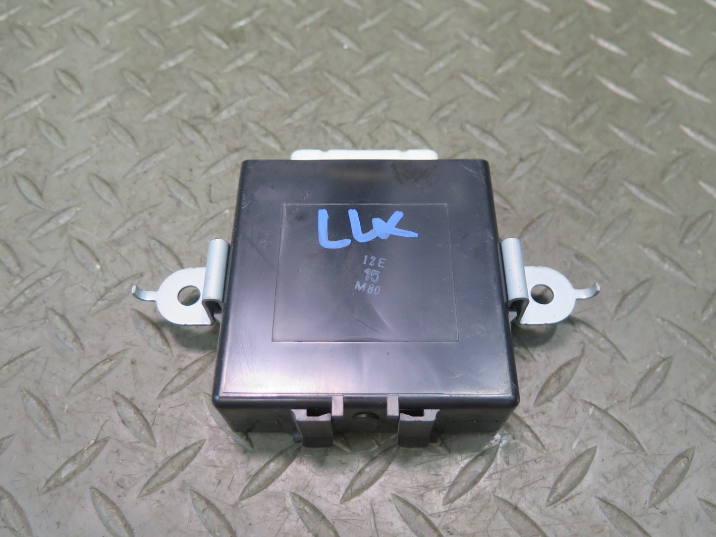 1998-2007 Lexus UZJ100L LX470 Antenna Relay Control Module Unit 85914-60070