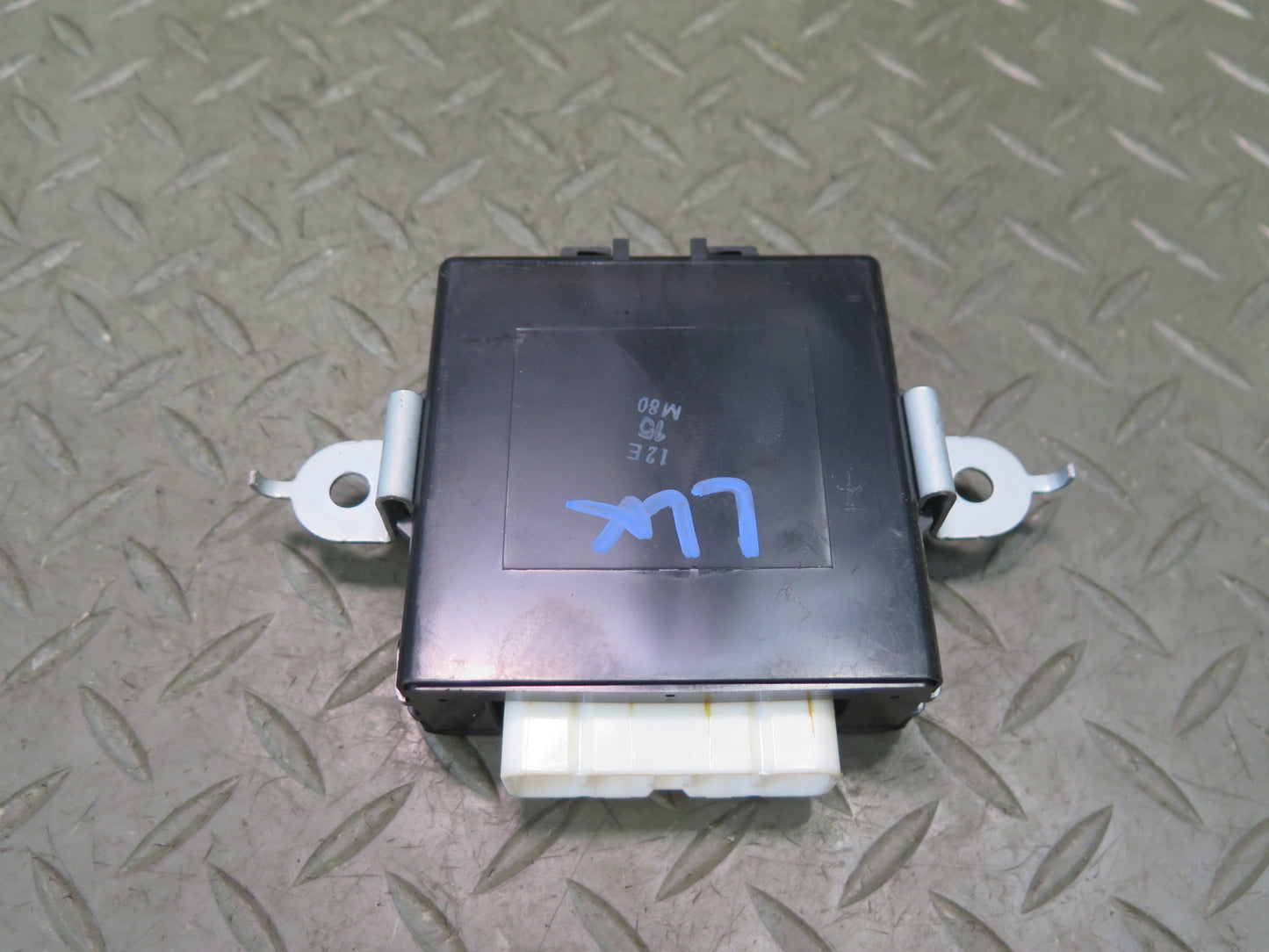 1998-2007 Lexus UZJ100L LX470 Antenna Relay Control Module Unit 85914-60070