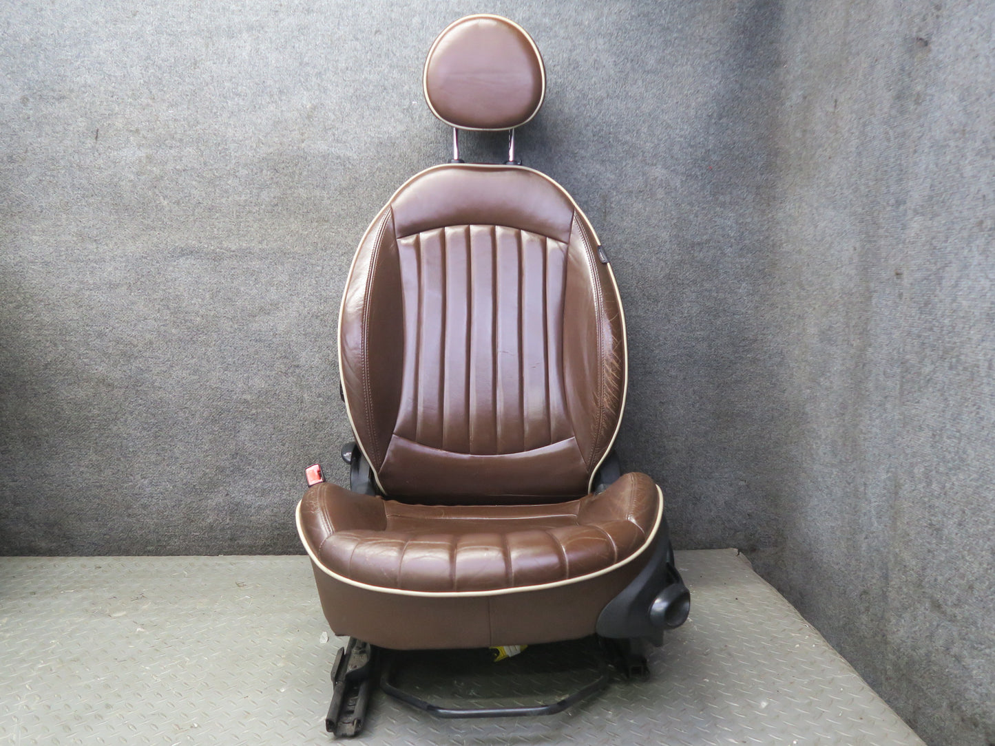 09-15 Mini Cooper R57 Convertible Set of 2 Front Sport Leather Seat OEM