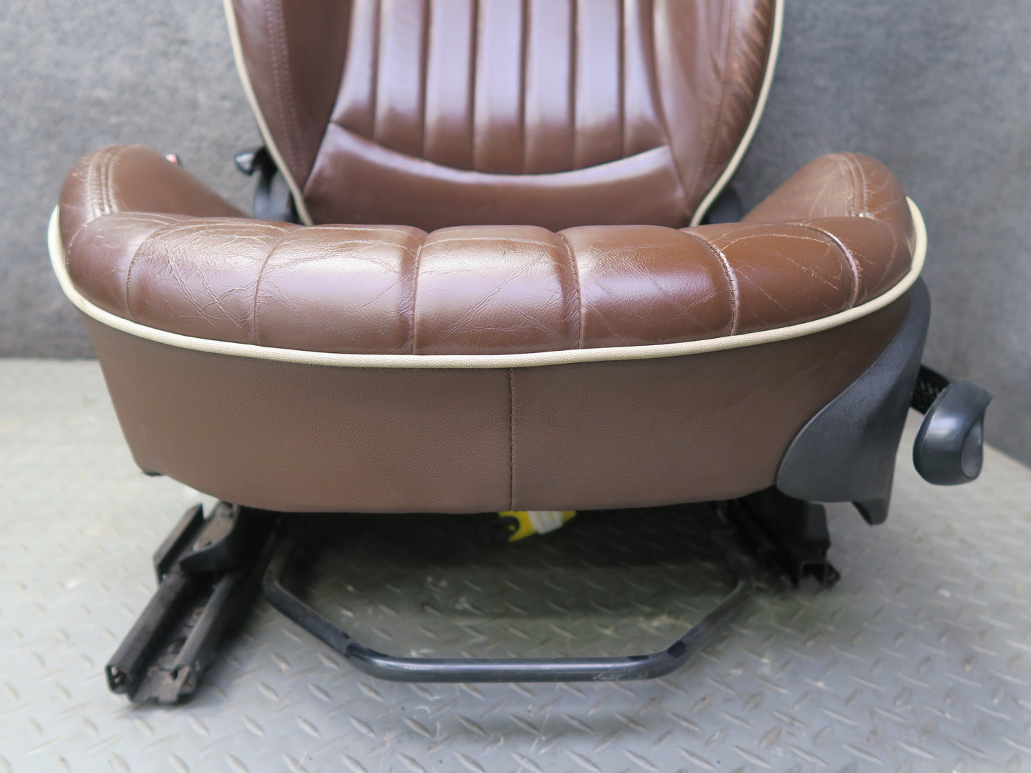 09-15 Mini Cooper R57 Convertible Set of 2 Front Sport Leather Seat OEM