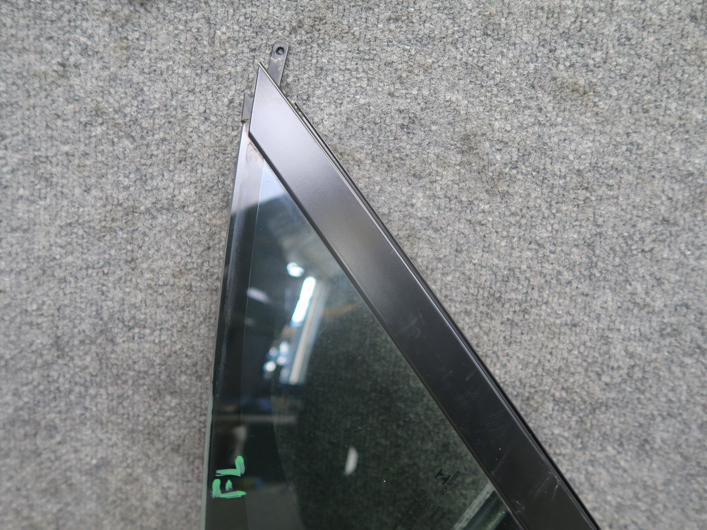2015-2018 Porsche Macan Front Left Driver Side Door Fixed Glass Window