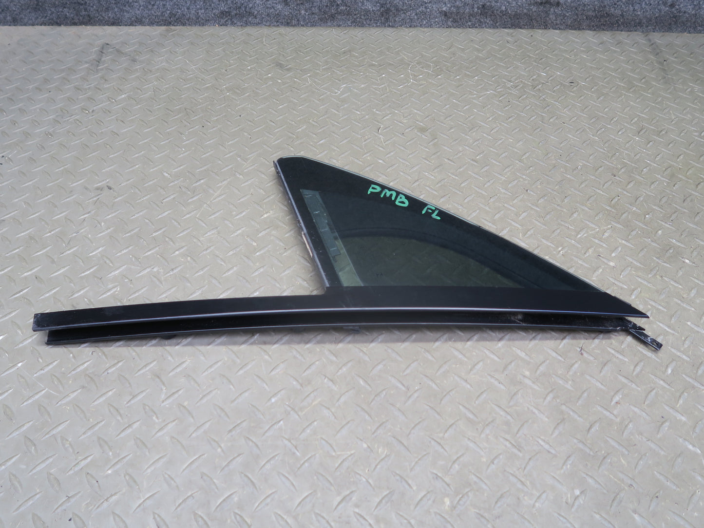 2015-2018 Porsche Macan Front Left Driver Side Door Fixed Glass Window