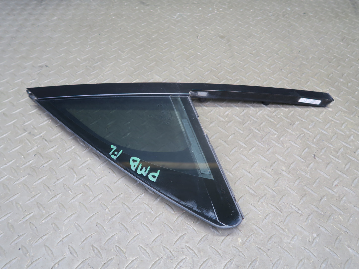 2015-2018 Porsche Macan Front Left Driver Side Door Fixed Glass Window