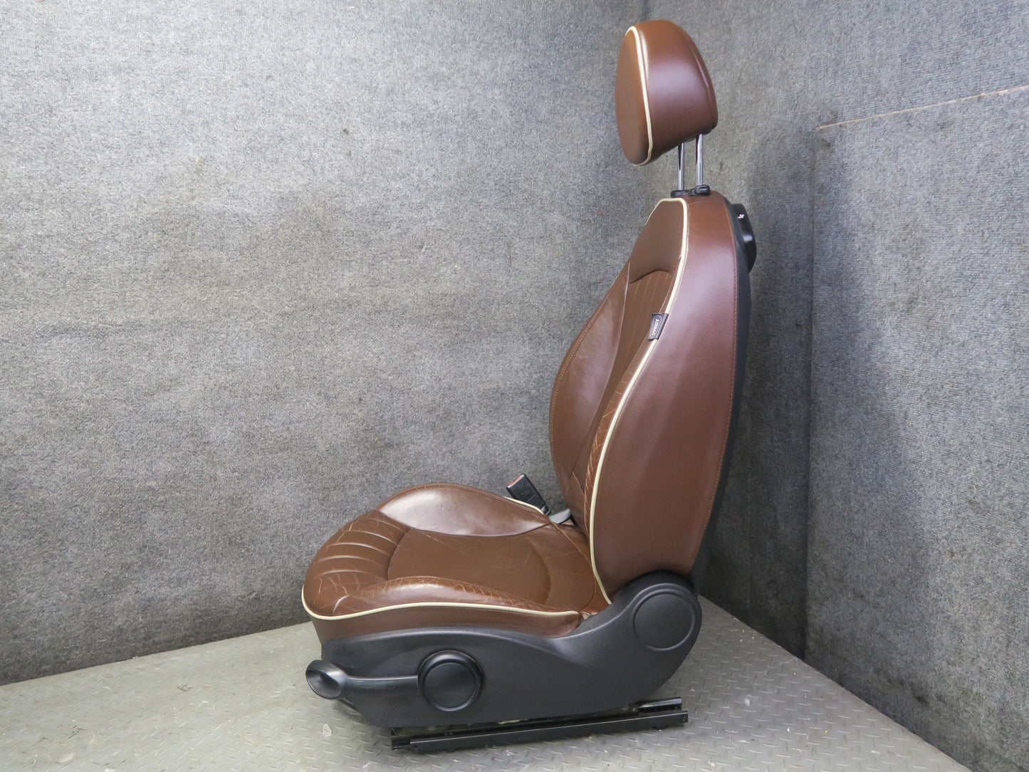 09-15 Mini Cooper R57 Convertible Set of 2 Front Sport Leather Seat OEM