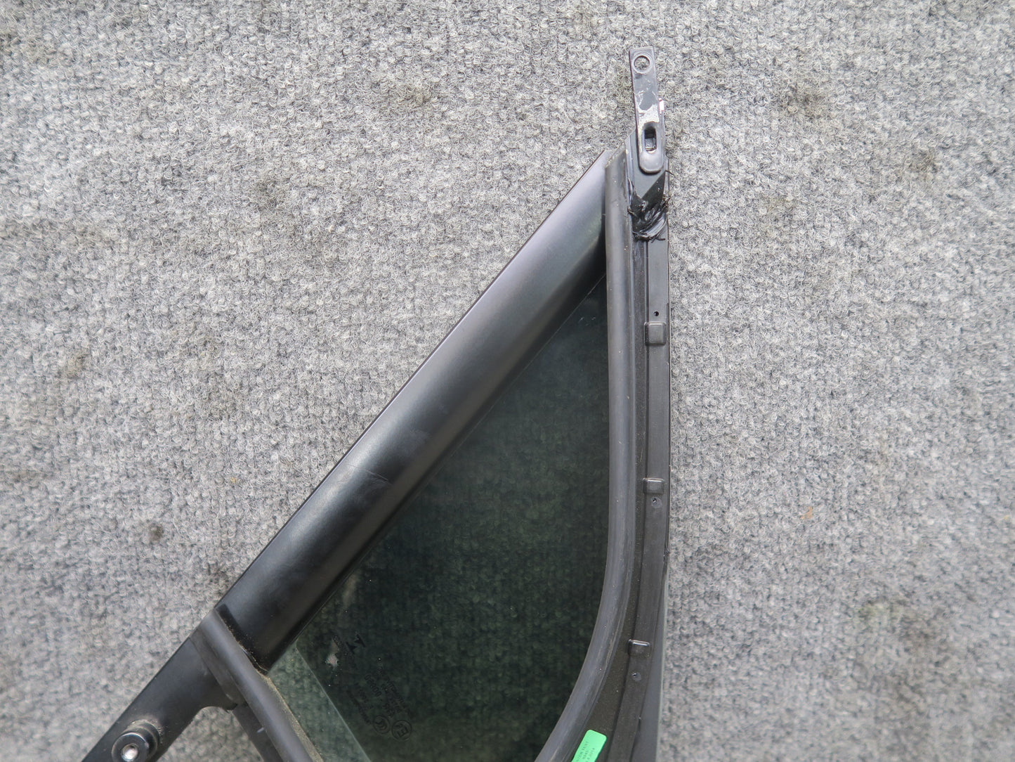2015-2018 Porsche Macan Front Left Driver Side Door Fixed Glass Window