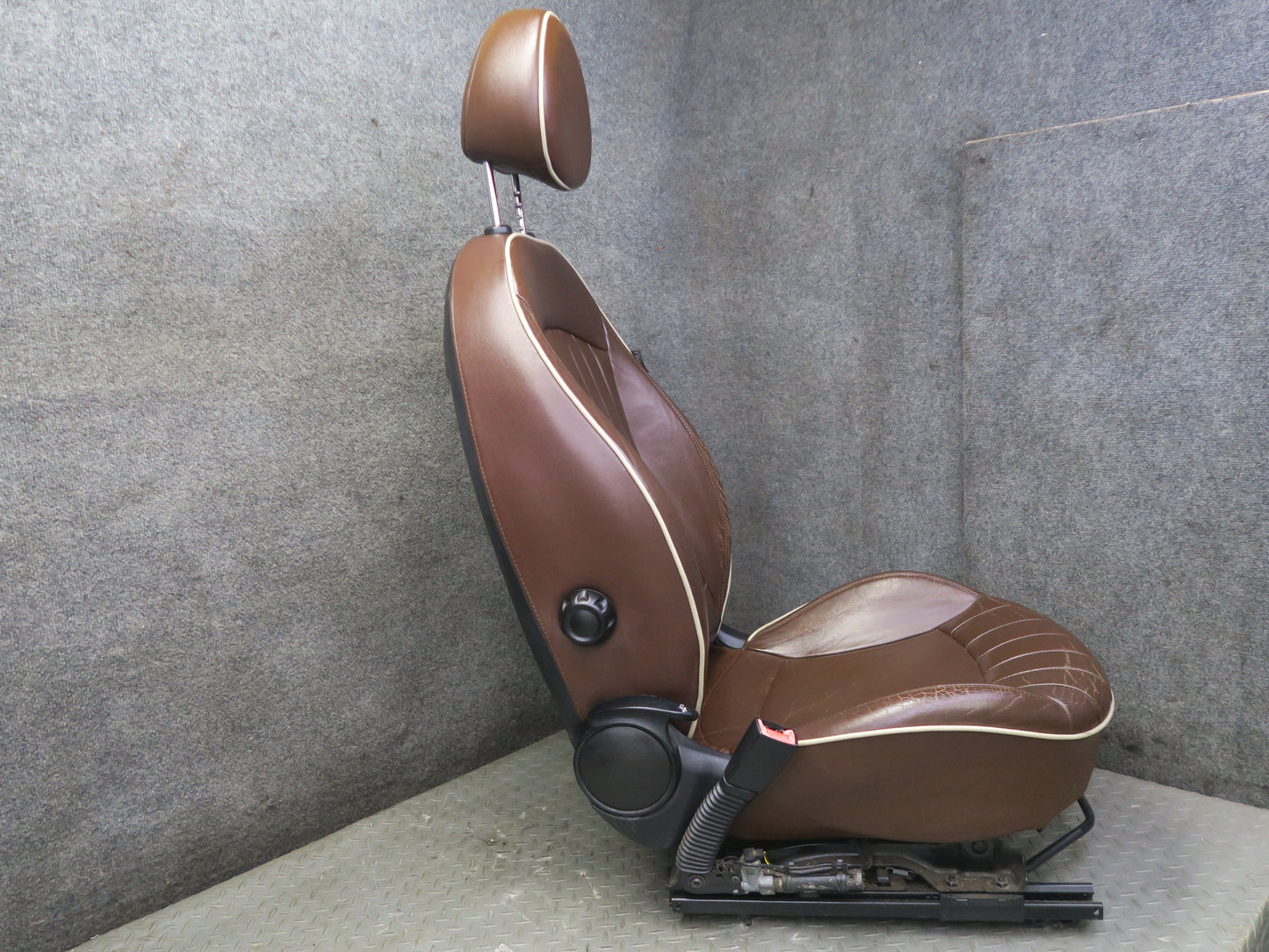 09-15 Mini Cooper R57 Convertible Set of 2 Front Sport Leather Seat OEM