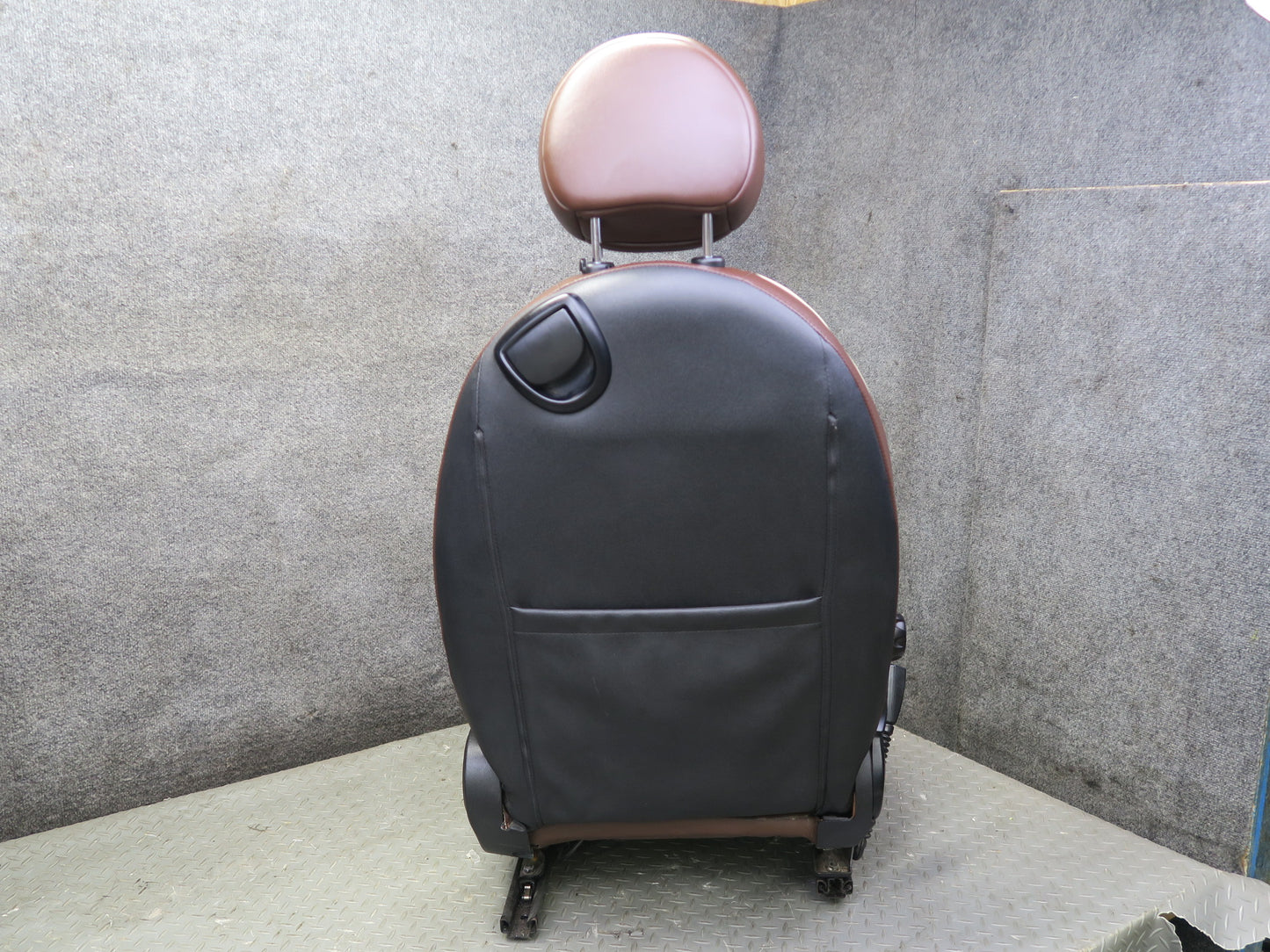 09-15 Mini Cooper R57 Convertible Set of 2 Front Sport Leather Seat OEM