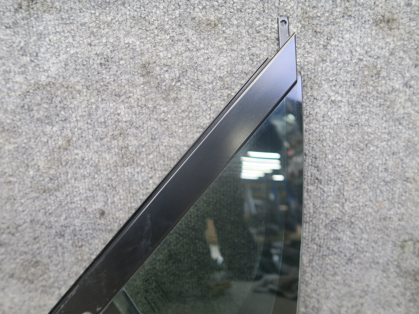 2015-2018 Porsche Macan Front Right Pass Side Door Fixed Glass Window