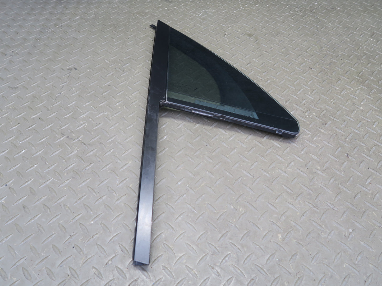 2015-2018 Porsche Macan Front Right Pass Side Door Fixed Glass Window