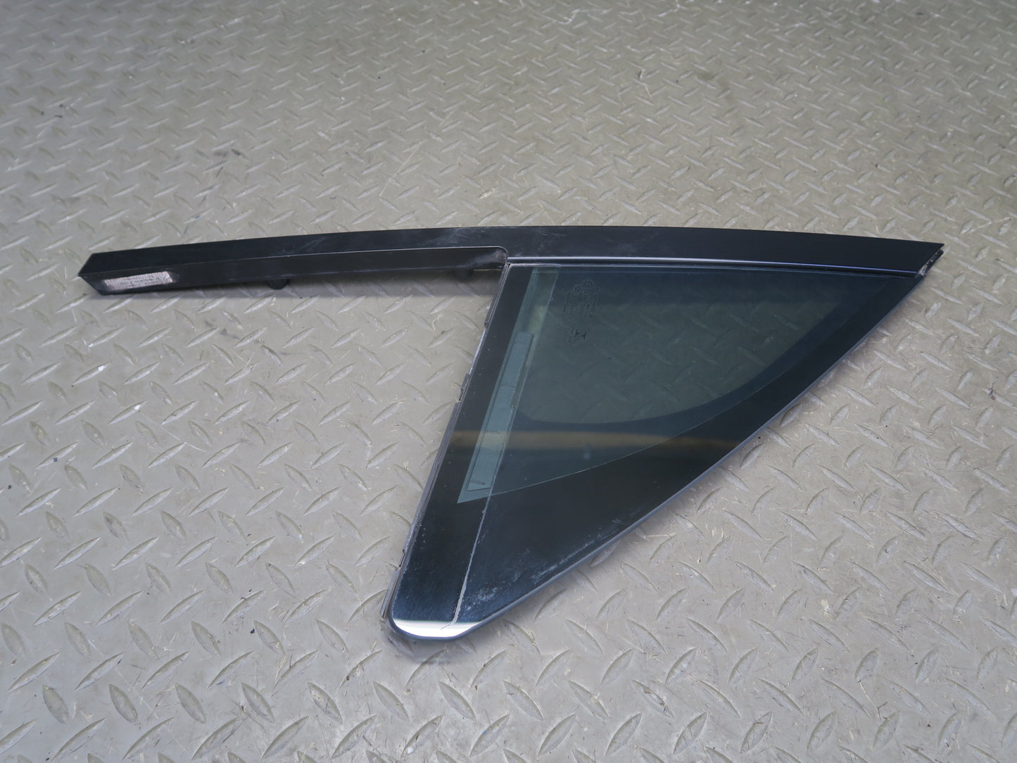 2015-2018 Porsche Macan Front Right Pass Side Door Fixed Glass Window