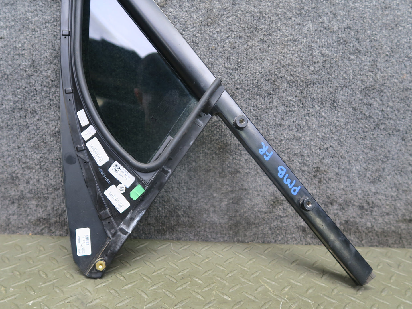 2015-2018 Porsche Macan Front Right Pass Side Door Fixed Glass Window