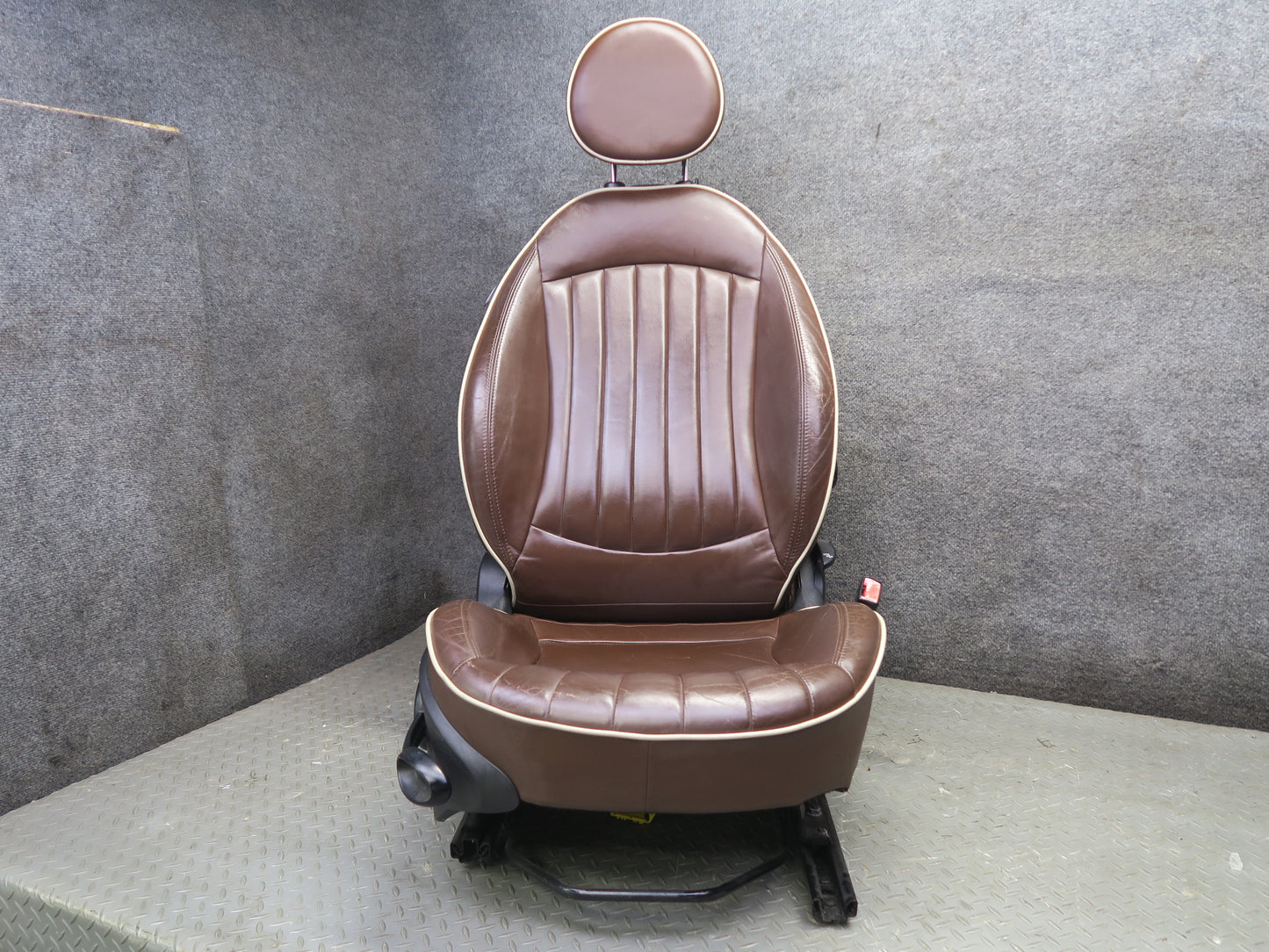 09-15 Mini Cooper R57 Convertible Set of 2 Front Sport Leather Seat OEM