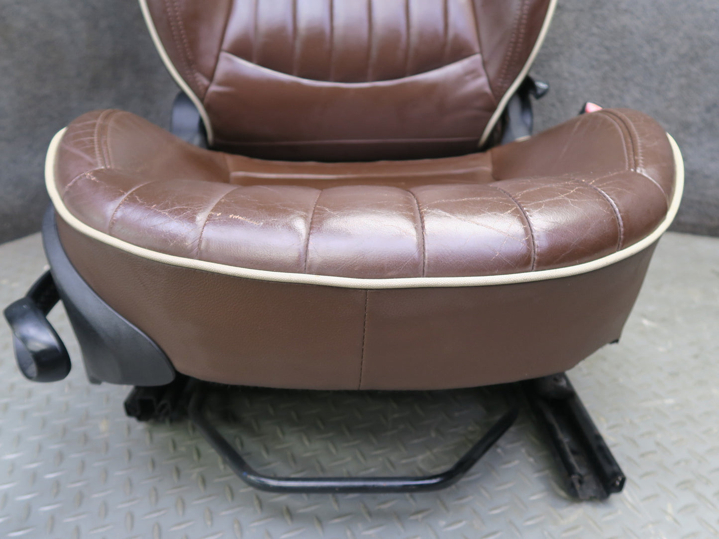 09-15 Mini Cooper R57 Convertible Set of 2 Front Sport Leather Seat OEM