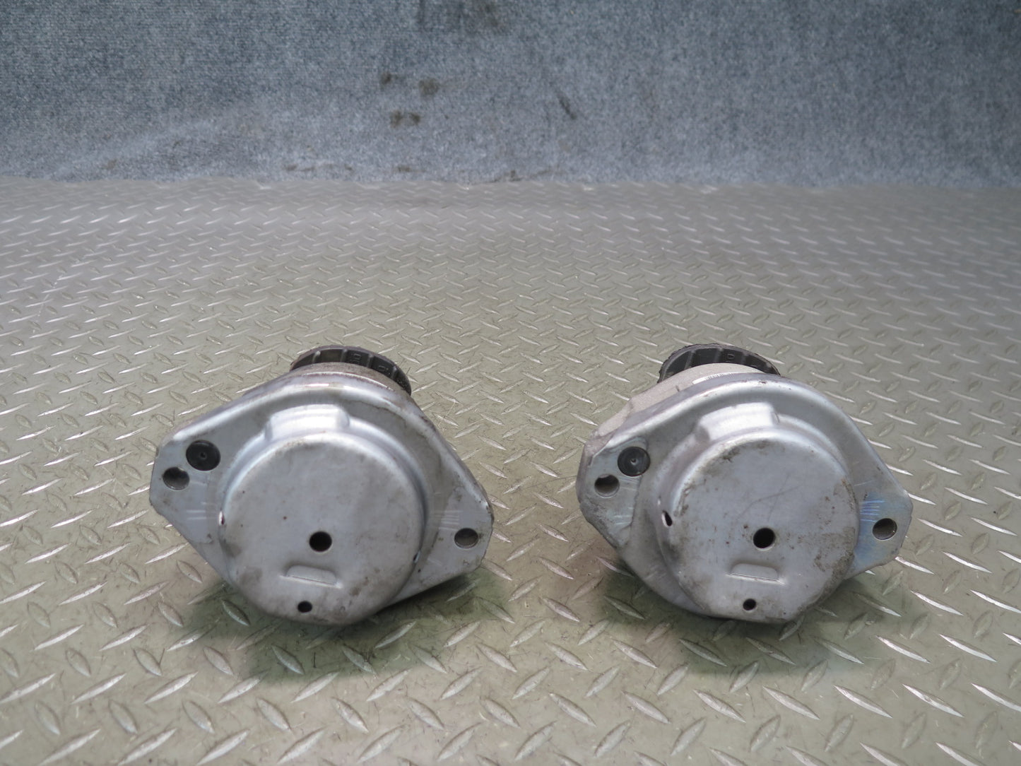 2006-2010 BMW E63 E64 M6 S85 Left & Right Engine Motor Mount Set of 2