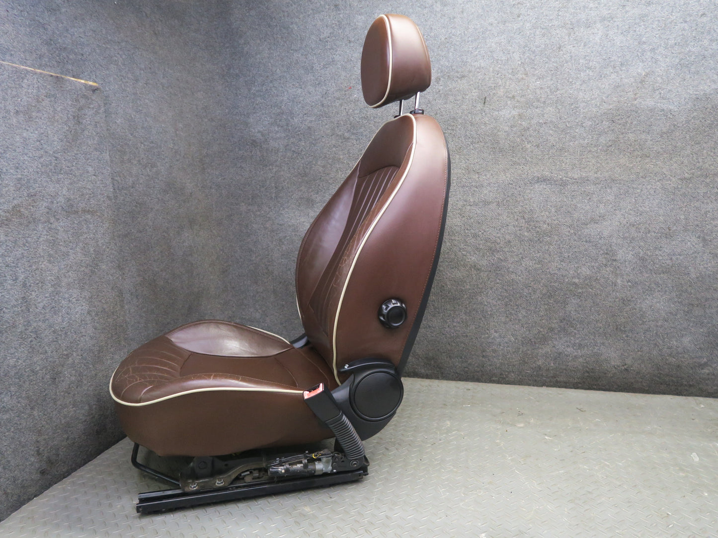 09-15 Mini Cooper R57 Convertible Set of 2 Front Sport Leather Seat OEM