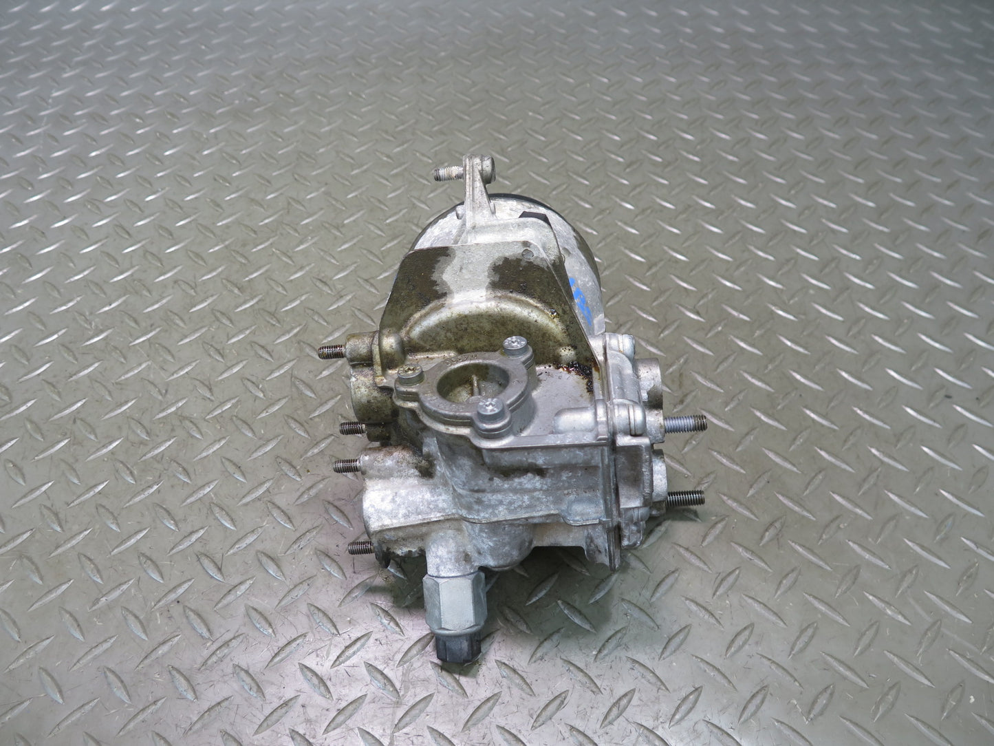 2006-2010 BMW E63 E64 M6 M5 Engine Oil Filter Housing 7836449