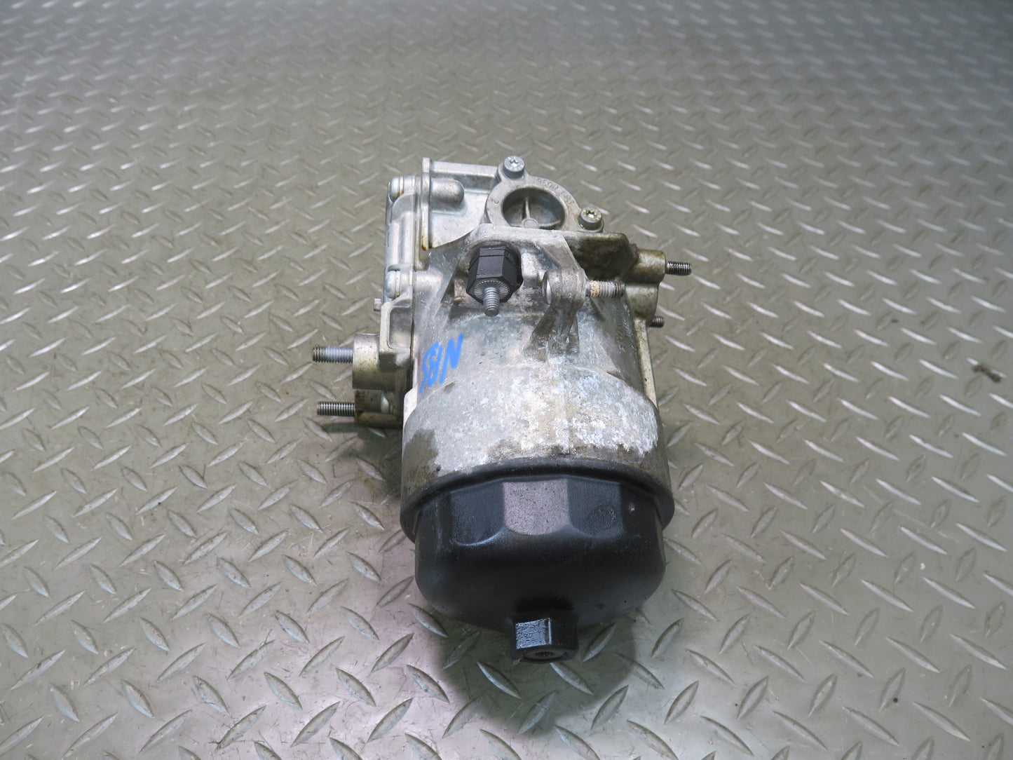 2006-2010 BMW E63 E64 M6 M5 Engine Oil Filter Housing 7836449